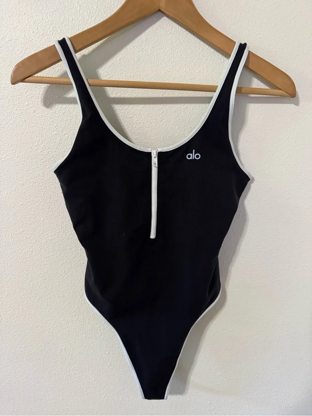 Alo Yoga Supernova Tank Top Bodysuit Black White Front Zipper Thong X-Small